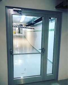 Левая противопожарная дверь / серия FRM7439